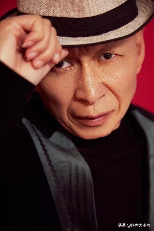 演员李明，小巷中的演艺之星与独特小店探索
