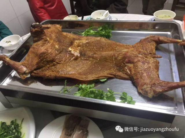 科技重塑美食体验，智能烤全羊引领时代风潮，价格揭秘！