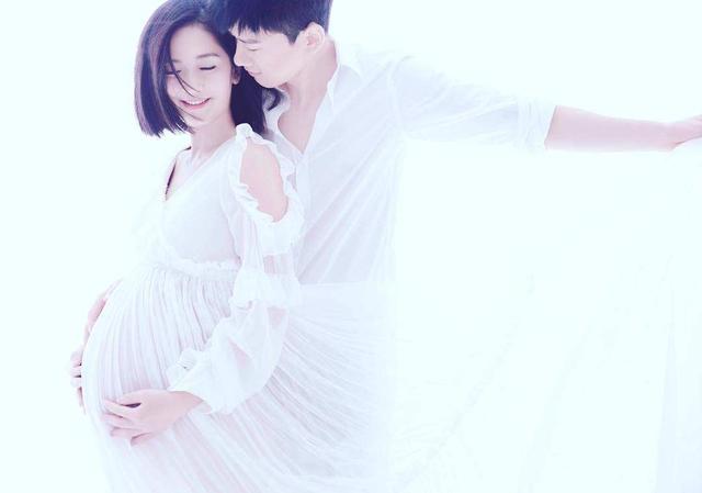 时代之光下的明星孕妇孕育之美